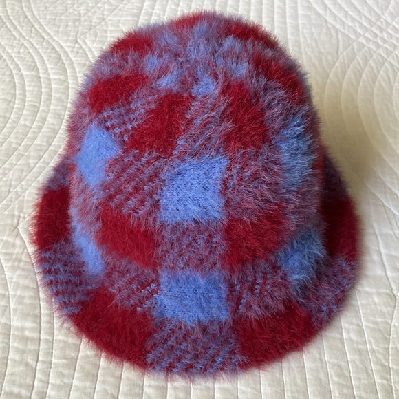 Urban Outfitters Juno Fuzzy Bucket Hat Checkered Plaid Blue Red One Size NEW - Picture 13 of 13